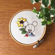 いいね 115件 コメント3件 刺繍 itonohacoさん itonohaco のinstagramアカウント 完成しました 赤い長靴に ストライプのワンピース そして 向日葵持ってます 刺繍 embroidery broderie 刺しゅう flower 刺繍 図案 刺繍 ルルロロ