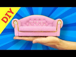 Sofa En Miniatura De Bricolaje Para Casa De Munecas Barbie Youtube Doll Diy Crafts Diy Dollhouse Furniture Doll House