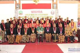 Yang harus kamu lakukan adalah percaya bahwa kamu bisa. 10 Ide Ucapan Selamat Wisuda Bahasa Jawa Cerita Wisuda