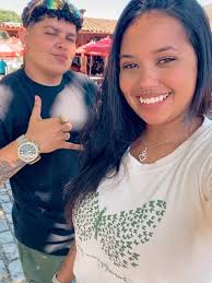 Não é apenas mais um ano de vida é o seu aniversário meu amor,e quero te  lembrar que a vida é boa com você❤️❤️