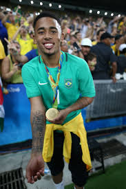 Medalhista de ouro da seleção masculina de vôlei nos jogos olímpicos do rio em 2016 manda bola para fora da quadra ao debochar de homossexuais. Apos Ouro Olimpico Gabriel Jesus E Convocado Pela Selecao Brasileira Principal Palmeiras