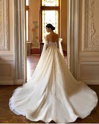 Wenn sie heiraten wollen, müssen sie eine schwere entscheidung für ihr hochzeitskleid treffen. Givery Bridal Home Facebook