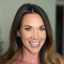 Nikki Putnam's Instagram, Twitter & Facebook