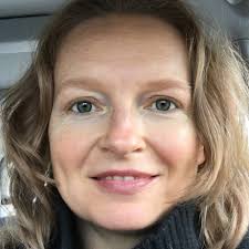 Heidi Linden's Instagram, Twitter & Facebook