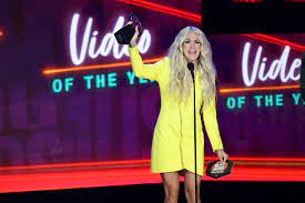 What the stars wore on the 2021 cmt awards red carpet read article Cmt Music Awards Carrie Underwood Kane Brown And More Top Moments