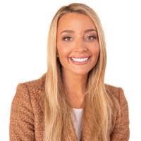 Beth Schunke's Instagram, Twitter & Facebook