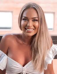 Mayra Pearson's Instagram, Twitter & Facebook