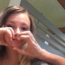 Elizabeth Hocking's Instagram, Twitter & Facebook