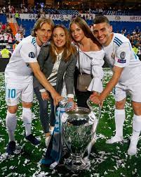 In may 2010 modric got married. Pin Op Rm