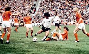 .to gerd mueller after the poland striker scored on the ailing bayern munich legend's 75th birthday former germany striker gerd mueller is slowly passing to the afterlife in his sleep, his wife uschi. How Gerd Muller S 1971 72 Season Propelled Him To Greatness