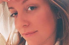 Hoe ga je om met het loslaten van een partner? Elke Clijsters Poseert Gedurfd In Badkamer Mijn Poep Is Puur Natuur Foto Metro