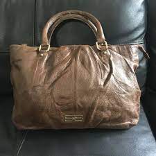 Proses pembuatan kulit asli amerika dilakukan sejak zaman primitif dengan mengubah kulit binatang agar menjadi produk kulit yang independen. Tas Kulit Asli Balenciaga Original Leather Preloved Second Branded Size Medium Fesyen Wanita Tas Dompet Di Carousell