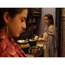 Iski neck tw mujse bhi lambi hy :')