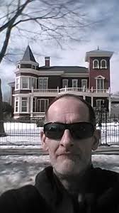 Visiting Stephen King's house and Paul Bunyan statue in Bangor, Maine