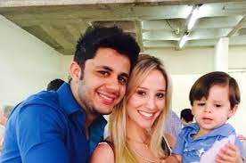 Sua namorada, allana de moraes, de 19 anos, morreu no local. Ex Namorada De Cristiano Araujo Revela Como Contou Ao Filho Sobre A Morte Do Cantor Muito Sofrido Entretenimento R7 Famosos E Tv