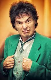 Ponty 🐟 (Írta: Laár András verse) Ej, de nehéz dolog a ponttyal  csókolózni! Nemcsak, mert a pontynak túl kicsi a szája, hanem mert a ponty  az nyálkás, undorító