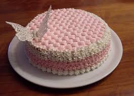 Torta Decorata Finemente Con La Panna Ad Effetto Cesto In Bianco E Rosa Decorazioni Torte Con Panna Decorazioni Con Panna Torte