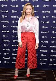 Chloe grace moretz stepped out for lunch in beverly hills on monday with a couple of girlfriends chloe's shorts were so short that her khaki top actually surpassed them in length. Chloe Grace Moretz Wide Leg Pants Chloe Grace Moretz Pants Shorts Lookbook Stylebistro