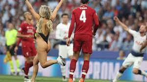 Последние твиты от wimbledon (@wimbledon). Champions League Final Flitzerin Kinsey Wolanski Wird Zum Social Media Star