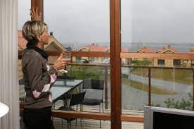Für uns und unseren balkon sind die seilspannsonnensegel die ideale lösung. Regenschutz Fur Ihren Balkon So Bauen Sie Ein Mobiles Dach