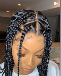 Trouvez de l'inspiration dans notre sélection de coiffures pour affiner votre visage rond. Tresse Africaine 2020 Tutoriels Avec Descriptions Des Tresses Photos In 2021 Box Braids Hairstyles Braided Hairstyles Natural Hair Braids
