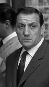 "Classe tous risques" : un chef-d'œuvre du cinéma français des années 60,  sous influence américaine, signé Claude Sautet. Avec Lino Ventura,  magistral, et un jeune Jean-Paul Belmondo au charme déjà ...