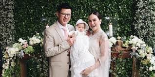 Artis peran shandy aulia tengah geram lantaran pertumbuhan anaknya disebut mirip dengan monyet oleh salah satu netizen. Masih Umur 6 Bulan Claire Anak Shandy Aulia Berdiri Tegak Sendiri Tanpa Dipegangi Netizen Heboh Kapanlagi Com