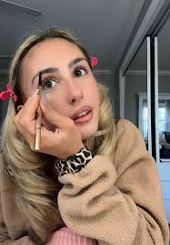 When your fav girl sings happy birthday to you