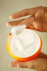 Reparer Ses Mains Tres Tres Abimees Trucs Et Astuces Au Quotidien Cremes Pour Les Mains Maison Creme Pour Les Mains Soins Des Mains