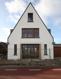 Patty brard neemt nieuwe pup in huis na verlies hondje lulu. Albert Den Iseger Fotografie
