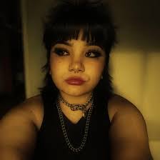 Caitlin Goins's Instagram, Twitter & Facebook