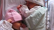 Un enfant est considéré comme prématuré s'il nait avant 37 semaines d'aménorrhée (sa), soit à 8 la grande prématurité correspondant à une naissance intervenant entre la 28e et la 32e sa (6 mois à 7. Le Bebe Premature