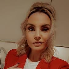 Iris Larsen's Instagram, Twitter & Facebook