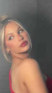 Brooke Roney's Instagram, Twitter & Facebook