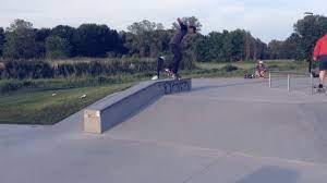 The vorselaar skatepark is fun, but this fully closed, smooth bowl is simply awesome! Rotselaar Skatepark On Vimeo