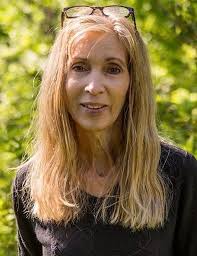 Linda Gamble's Instagram, Twitter & Facebook