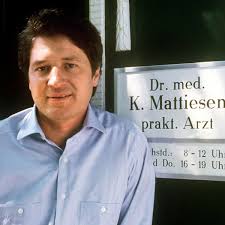 Und der beste darsteller ist. Christian Quadflieg Wird 70 Das Macht Der Landarzt Heute Stars