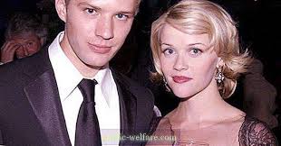Jun 16, 2021 · reese witherspoon verrät das geheimnis ihrer erfolgreichen karriere. Reese Witherspoon Und Ryan Philip Eine Liebesgeschichte Scheidung Sterne Paar Kinder Prominente 2021
