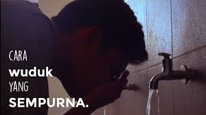 Cara mandi wajib mestilah mengikut cara yang betul dan sah. Cara Mengambil Air Wuduk Yang Sempurna Youtube