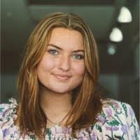 Alexandra Moyer's Instagram, Twitter & Facebook