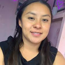 Hola chicas, vendo camilla, banco, material todo por $2600 ya que por mis  estudios ya no pongo pestañas, entrego en neza💗