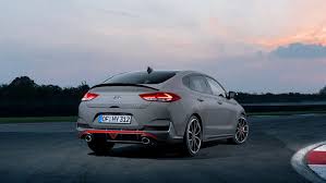 Hyundai, hatcback ve sedan gövde tiplerine alternatif olarak geliştirdiği i30 fastback modelinin avrupa'da satışına başladı. Hyundai To Showcase I30 N Fastback At 2020 Auto Expo