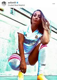 Kosovare asllani is a swedish professional footballer who plays for spanish primera división club real madrid and the sweden women's nationa. Kosovare Asllani Facebook