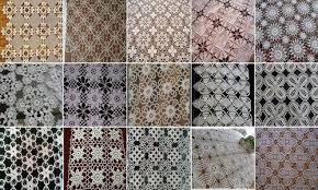 Fiskosların üzerine oval, oymalı fiskos dantel örtüler, yemek masalarına dantel masa örtüleri, vitrinlere dantel vitrin örtüler güzel bir şekilde örtülüyor. Ceyizlik Agir Dantel Salon Takimi Modelleri