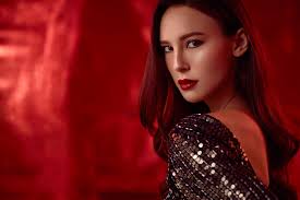 How I Shot This With a Cheap and Unimpressive Looking Backdrop