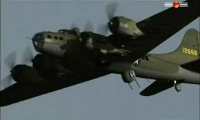 En plein coeur de la forêt, des vestiges y sont encore posés pour longtemps. 2e Guerre Mondiale Bombardiers Contre Chasseurs Video Dailymotion