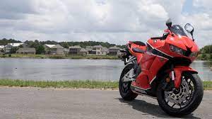 Pour 2010, la honda cbr 1000 rr bénéficie d'un léger lifting, contrairement à sa petite soeur qui evolutions 2010 pour la cbr 1000 rr : My Cbr 600rr Mods Upgrades Youtube
