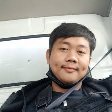 Chooks-to-Go gave Philippine Airlines pilot Captain Triston Simeon a hero's  welcome, Saturday at Crowne Plaza in Ortigas Center. And it is for the  braveness he showed last November 22. During that day,