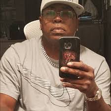 Dewayne Liles's Instagram, Twitter & Facebook