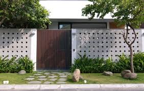 Kayu, besi, tembok, berbagai motif dan warna. 10 Ide Pagar Roster Berbagai Motif Punya Privasi Hemat Biaya Jadi Ventilasi Udara Rumah123 Com